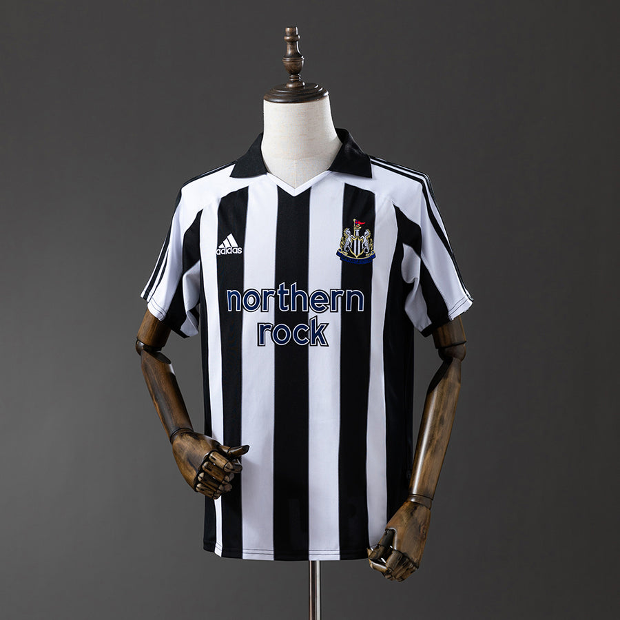 Newcastle United Principal Retrô Camisa 2005