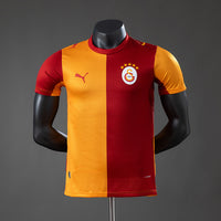 Galatasaray Principal Versão Jogador Camisa 26/27