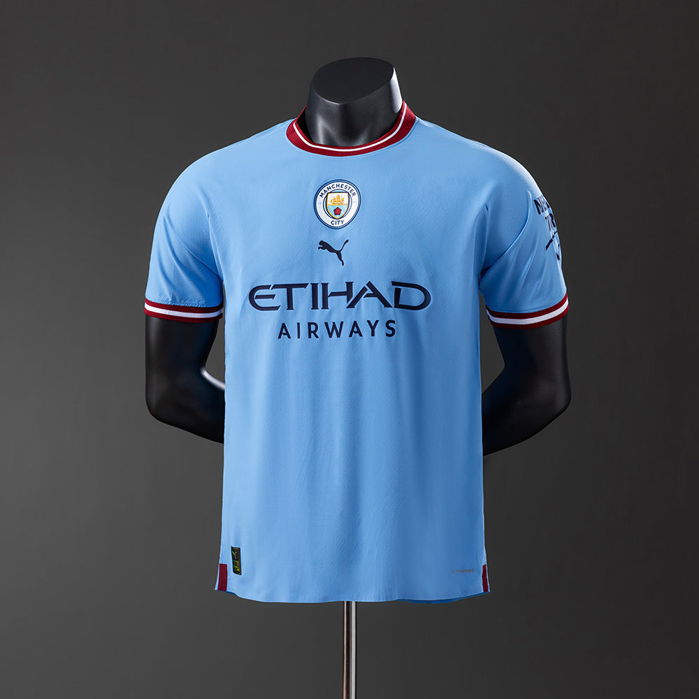Manchester City Principal Retrô Versão Jogador Camisa 22/23