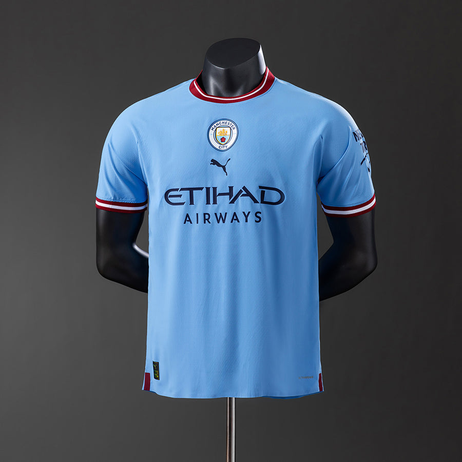Manchester City Principal Retrô Versão Jogador Camisa 22/23