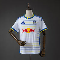 Leeds United Principal Camisa 26/27