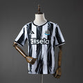 Newcastle United Principal Camisa 26/27