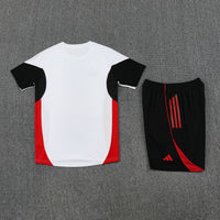 Conjunto Social Manchester United mangas curtas 25/26