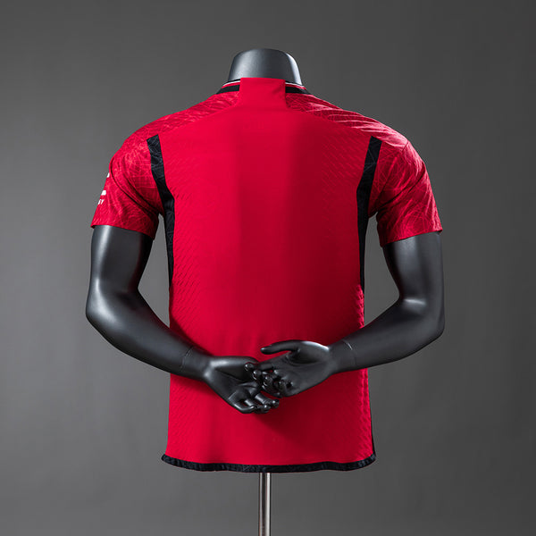 Manchester United Principal Retrô Versão Jogador Camisa 23/24